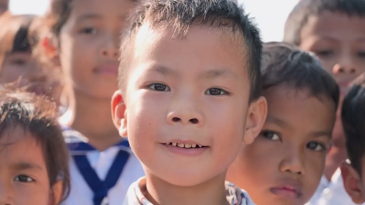 カンボジアの子どもたちに私たちができることはなんだろう（動画サムネイル）
